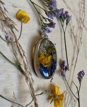 Load image into Gallery viewer, Éiru Pendant (sterling silver)