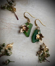 Load image into Gallery viewer, Lizzy Leaf Earrings