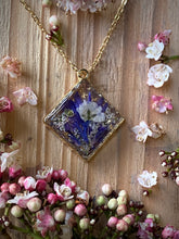 Load image into Gallery viewer, Stars in the flowers
