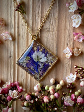 Load image into Gallery viewer, Stars in the flowers
