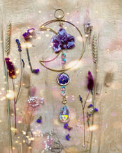 Load image into Gallery viewer, Queen of the flowers
