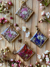 Load image into Gallery viewer, Stars in the flowers
