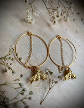 Load image into Gallery viewer, Queen  B Earrings

