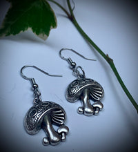 Load image into Gallery viewer, Fairy Flowers Earrings
